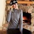 ZEVI_TNECK_8168_24-TRINNA_LEGGING_8188_00-SNOWFLAKE_9119_00_0561